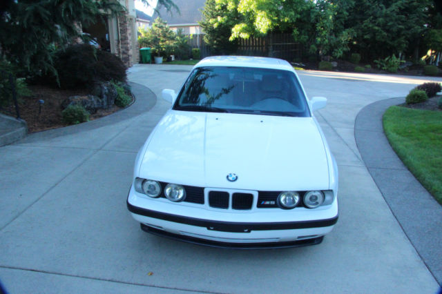Alpine white E34 M5 1991 BMW M5