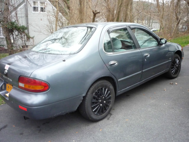 ALTIMA GXE 1993 4 SPEED AUTOMATIC SEDAN JUST 113K MILES 1993 Nissan Altima gxe