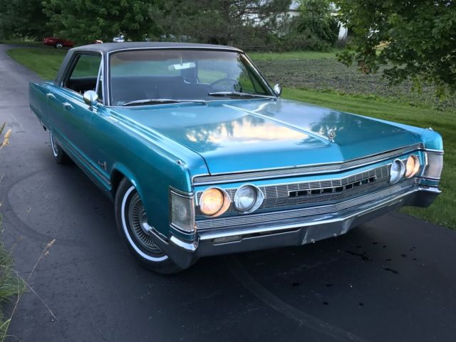1967 Chrysler Imperial Crown Sedan