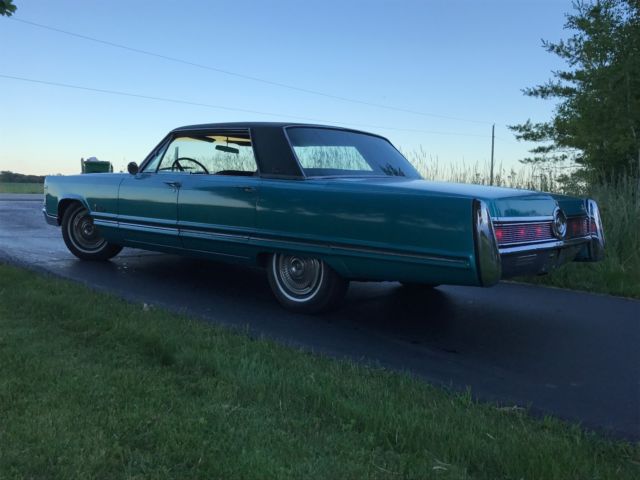 1967 Chrysler Imperial Crown Sedan - photo 3