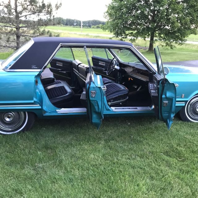 1967 Chrysler Imperial Crown Sedan - photo 6