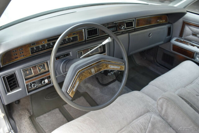 1977 Lincoln Continental 460 cid V8 Automatic Fully Loaded - photo 10