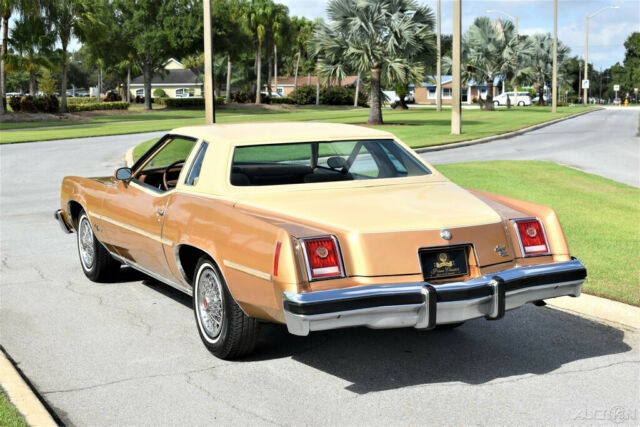 Amazing 1977 Pontiac Grand Prix LJ, original Miles, Fully Loaded must be seen 1977 Pontiac Grand Prix Automatic, Fully Loaded two tone Wow!!