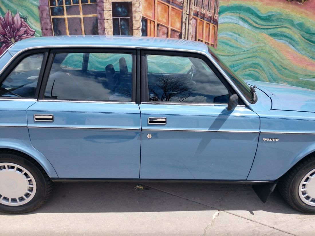 1984 Volvo 240 - photo 12