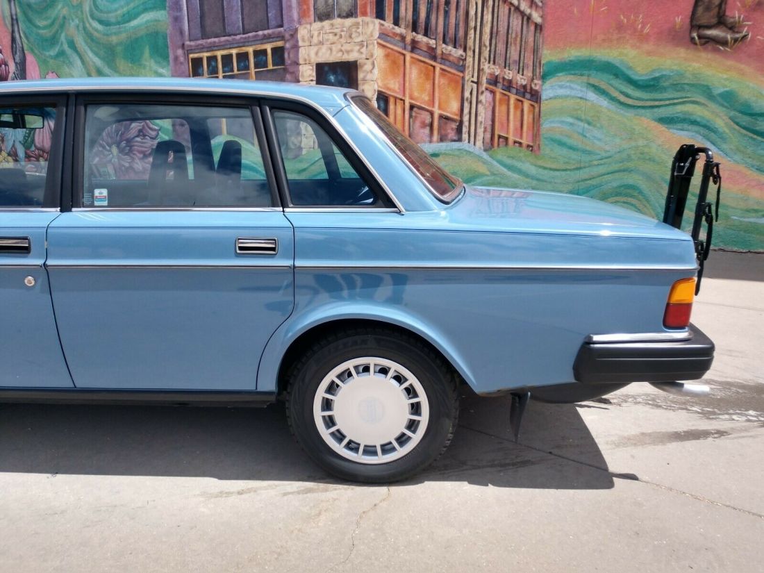 1984 Volvo 240 - photo 5