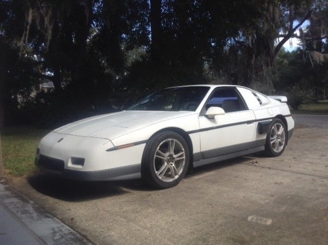 1987 Pontiac Fiero - photo 4