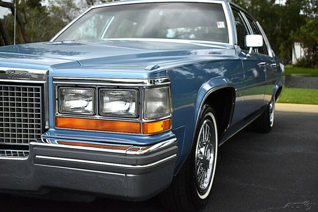 1981 Cadillac DeVille Sedan 25k Miles - photo 2