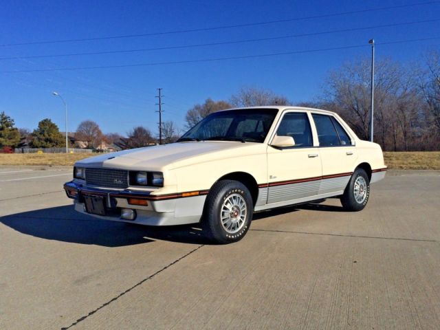 1985 Cadillac Cimarron - photo 2
