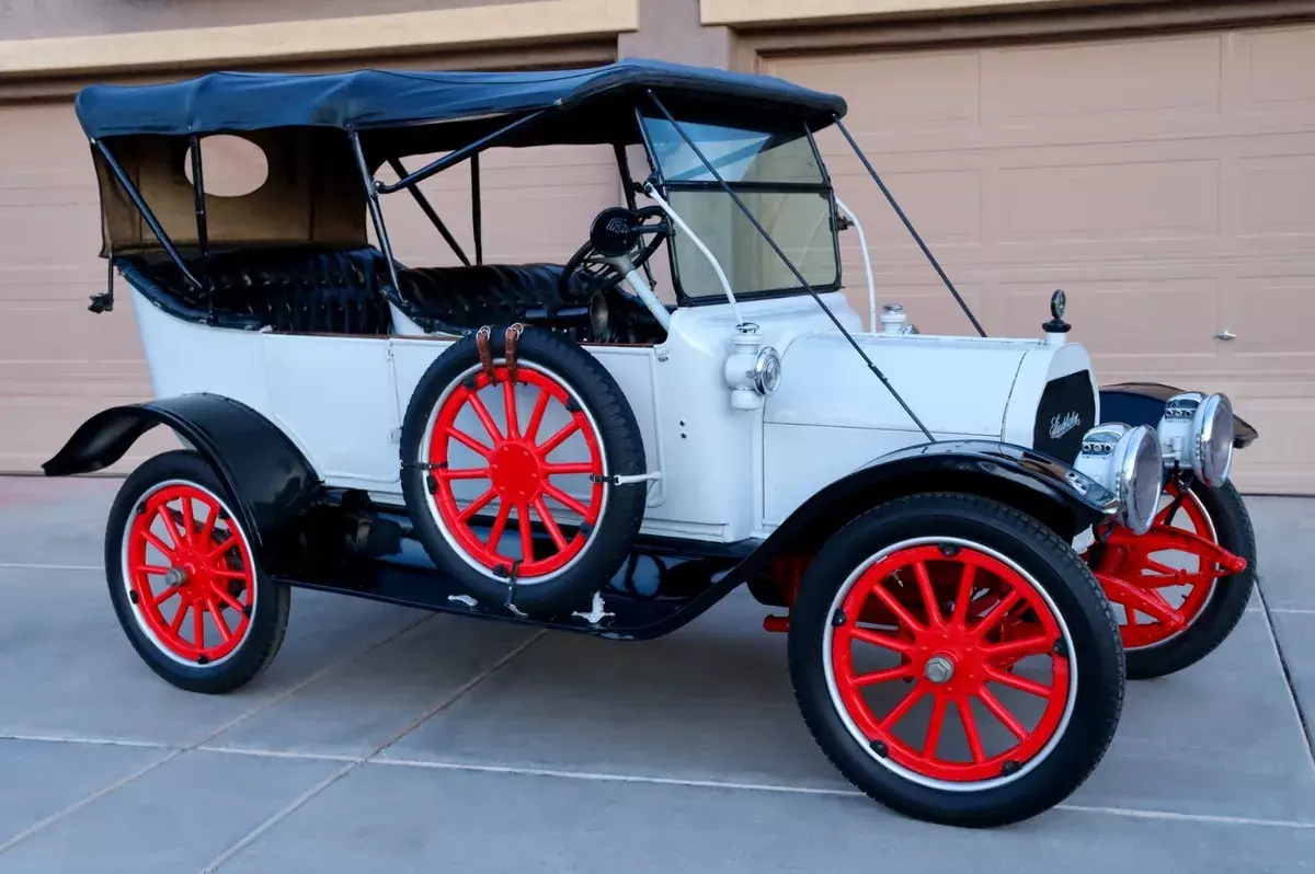 Antique brass era Sudebaker Model 1913 Studebaker Model 25 - Ford T style nice as a Cadillac or Packard Barn Find
