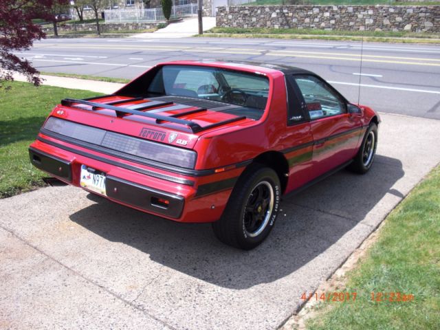 1984 Pontiac Fiero Custom SE - photo 4