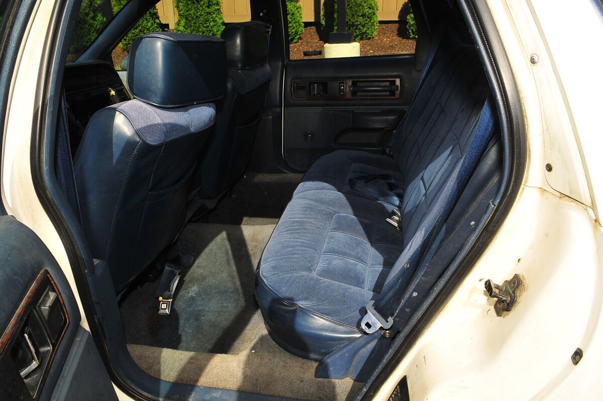 1991 Oldsmobile Custom Cruiser - photo 11