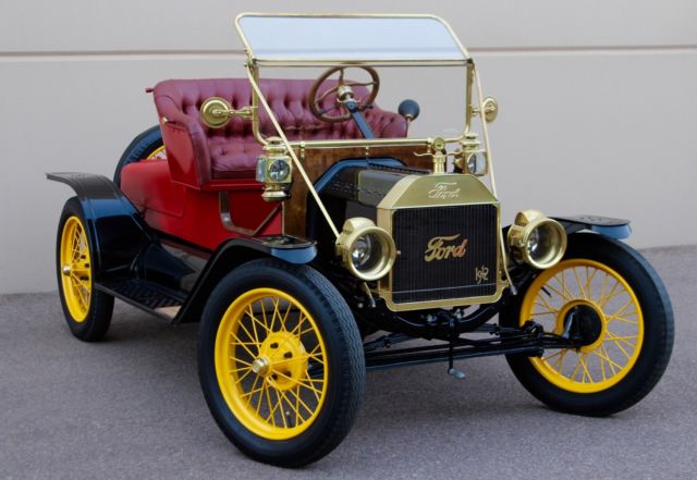 Antique Ford Brass Era Oldtimer full of goodies like an Old Cadillac or Buick 1912 Ford Model T Roadster Runabout