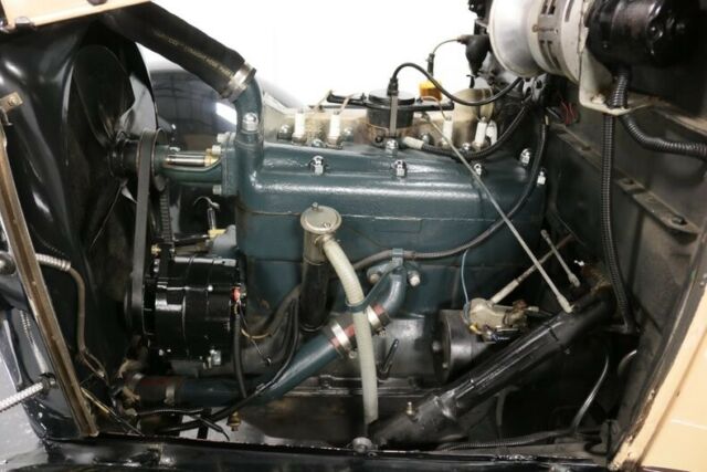 1928 Ford Model A Sedan - photo 4