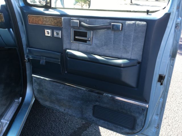 1990 GMC Suburban SLE - photo 11