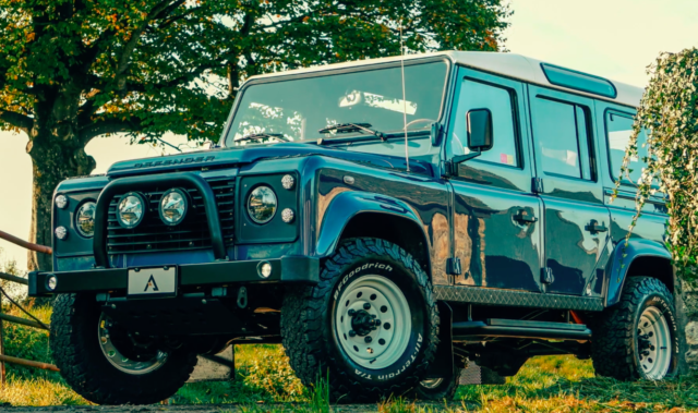1985 Land Rover Defender Arkonik Built 110 - Frame-off restored / 850 Miles - photo 2