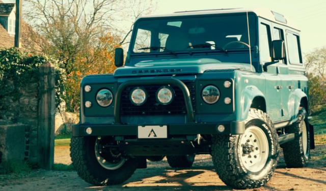 1985 Land Rover Defender Arkonik Built 110 - Frame-off restored / 850 Miles - photo 3