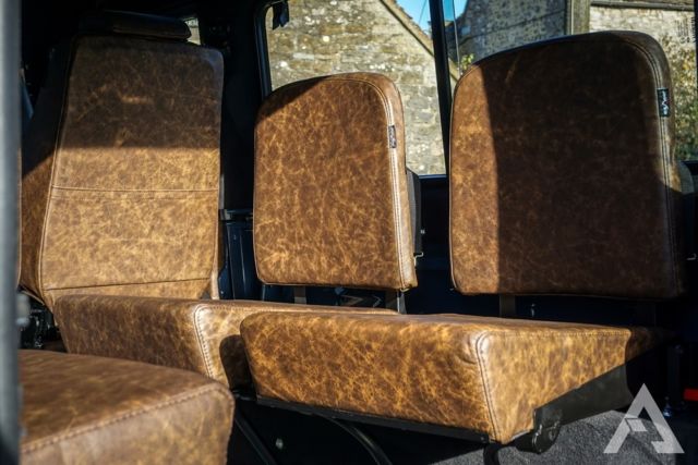 1985 Land Rover Defender Arkonik Built 110 - Frame-off restored / 850 Miles - photo 5