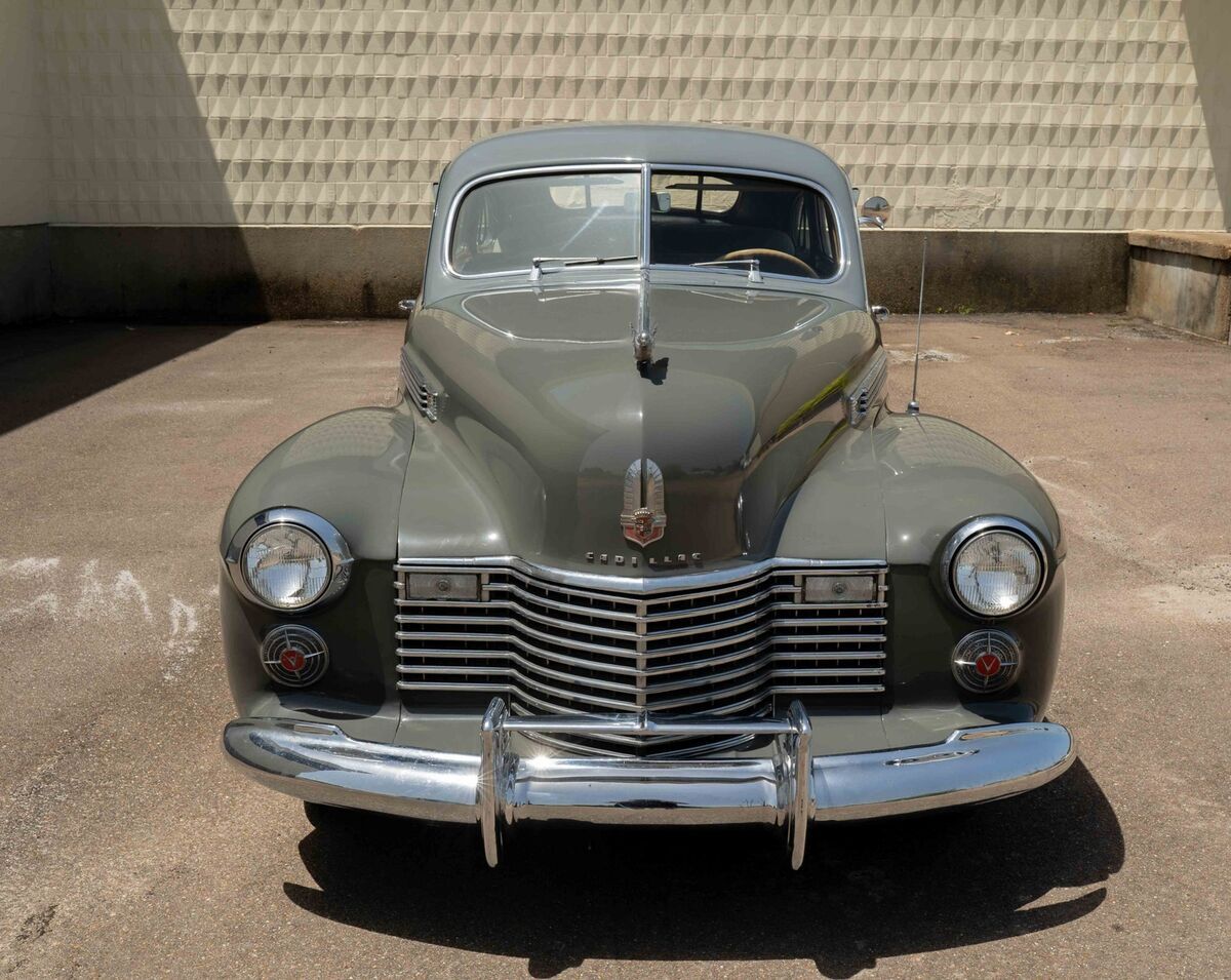 1941 Cadillac Series 61 - photo 2