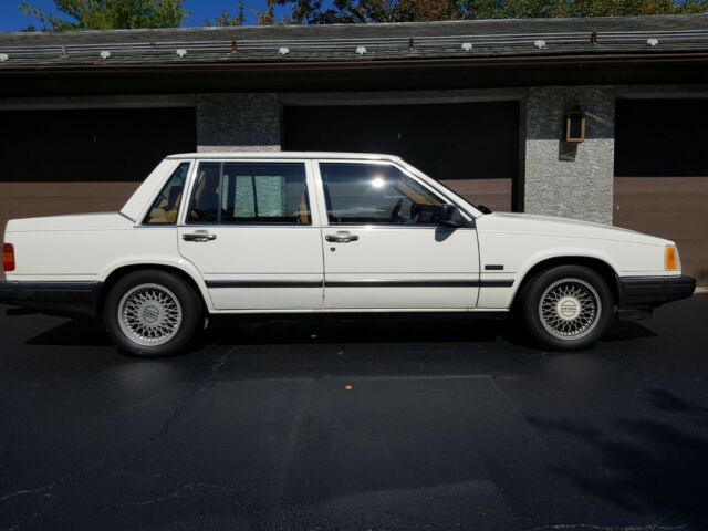 1990 Volvo 760 GLE - photo 2