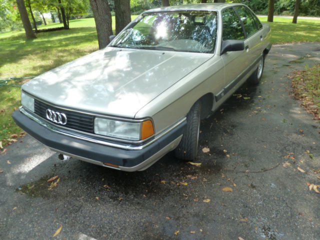 AUDI 200 Turbo 2.2L 1989 Audi 200 Turbo