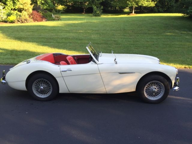 1962 Austin Healey 3000 BT-7 2x2 with operating electric overdrive - photo 11