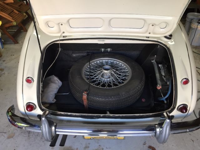 1962 Austin Healey 3000 BT-7 2x2 with operating electric overdrive - photo 5
