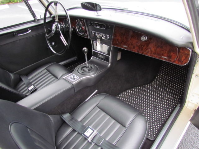 1967 Austin Healey 3000 BJ8 Mk III Convertible - photo 12