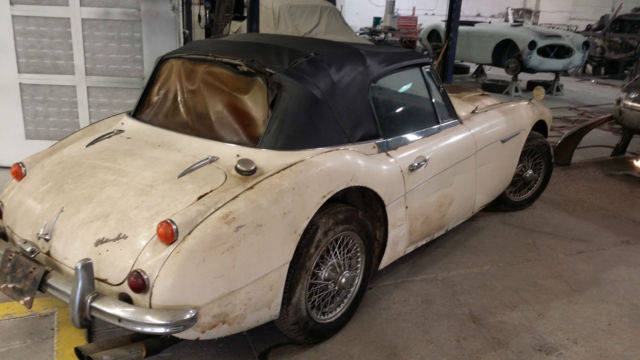 1967 Austin Healey 3000 - photo 2