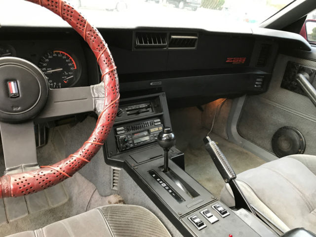 1986 Chevrolet Camaro Iroc-Z Coupe 2-Door - photo 10