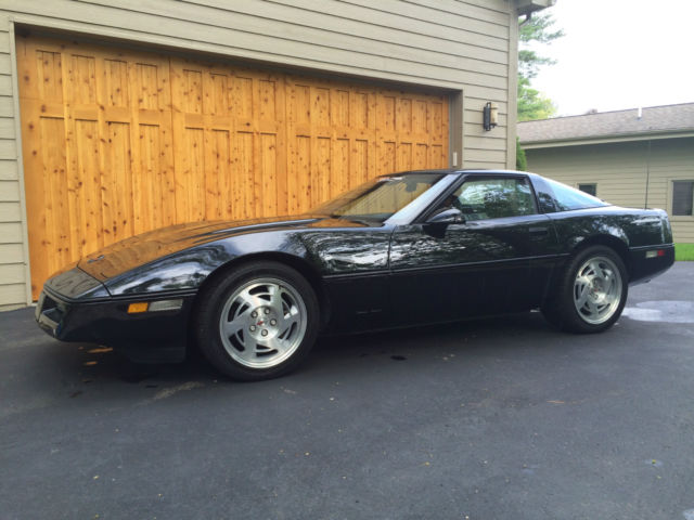 Automatic, removable roof, mint condition inside and out. Ice cold AC 1990 Chevrolet Corvette