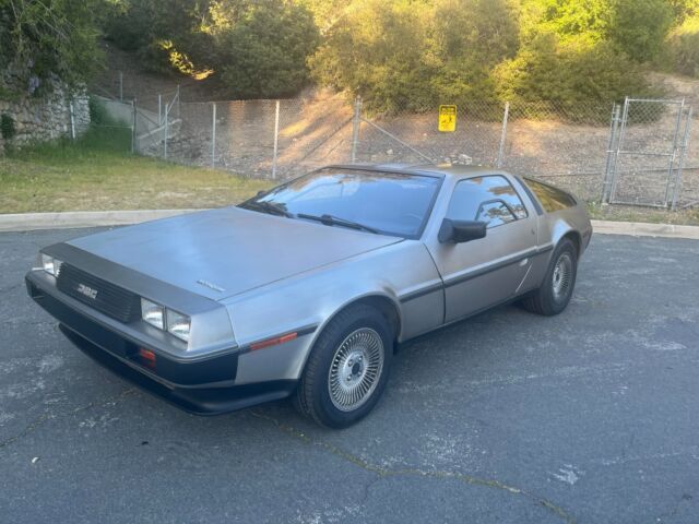 Automatic transmission, black interior, power steering 1983 DeLorean DMC-12
