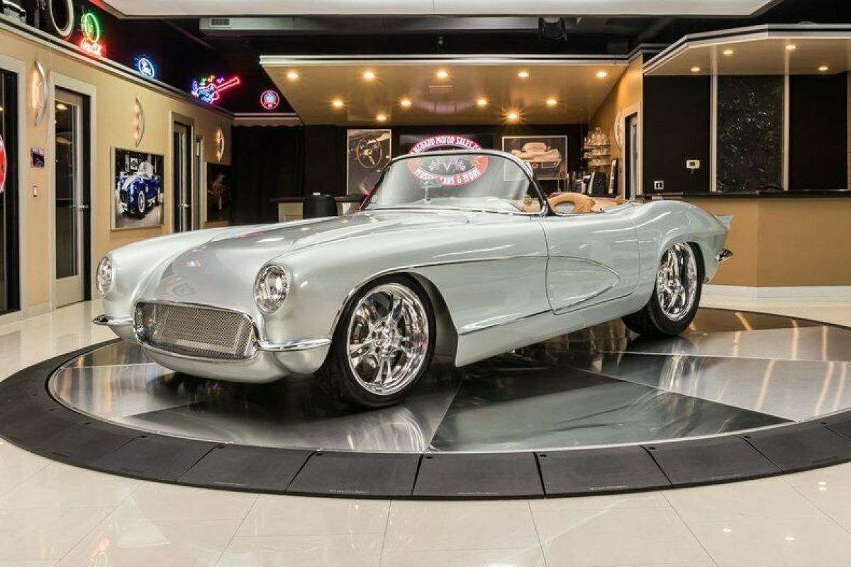 Award Winning, Custom Corvette! LSX 454 V8 (627hp) 4L85E Auto, Chassisworks, A/C 1962 Chevrolet Corvette Restomod