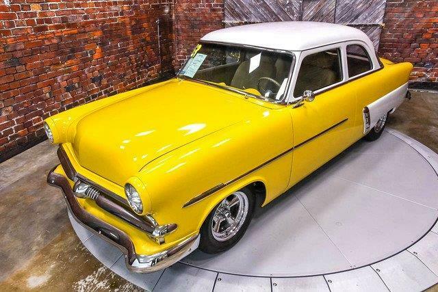 1953 Ford Fairlane Customline - photo 2