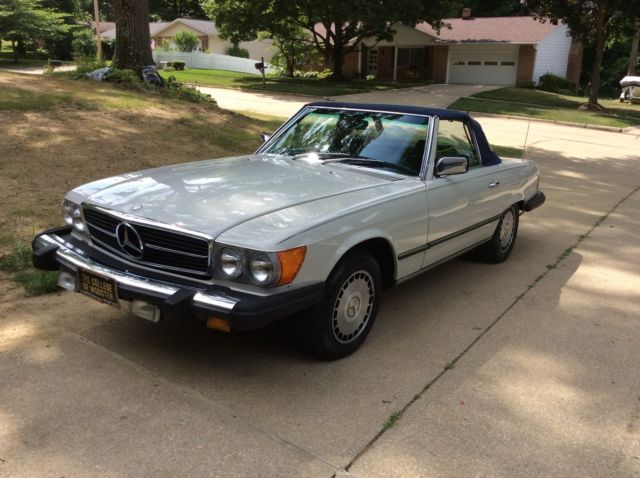 Awesome 2 Top Convertible 1977 Mercedes-Benz SL-Class 450