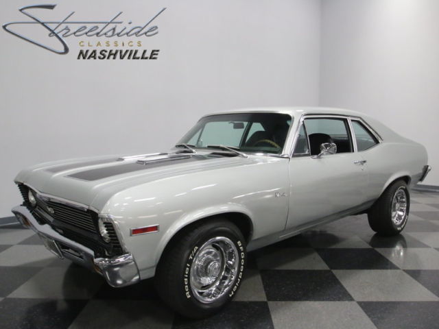 AWESOME COLOR COMBO, GREAT RUNNING 400CI SMALL BLOCK, 4 SPEED MAN, SWEET NOVA! 1972 Chevrolet Nova