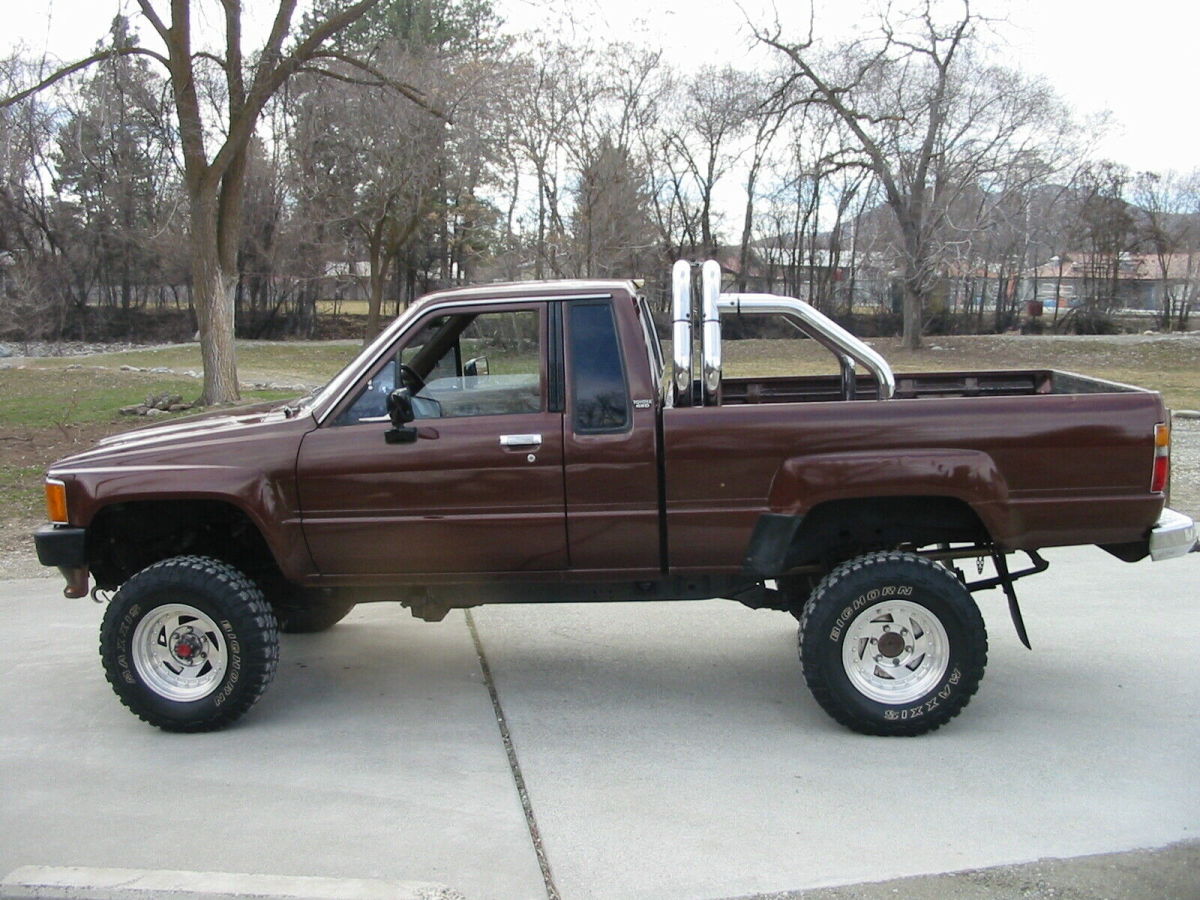 Back to the Future 1986 Toyota 2.4L 5-Spd Xtracab 4x4, PS, PB, 120 comp all 4cyl 1986 Toyota Pickup