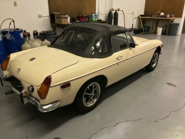 1977 MG MGB - photo 2
