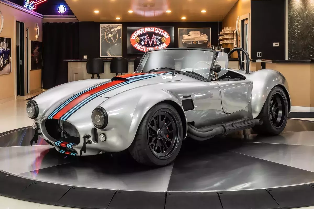 Backdraft! Boss 302 Coyote 5.0L Crate V8, T56 Magnum 6-Speed, PS, Martini Livery 1965 Shelby Cobra Backdraft