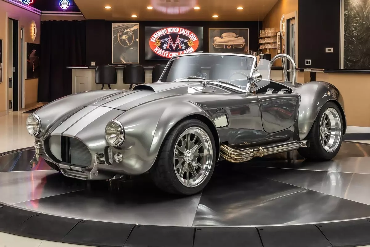 Backdraft! Ford Racing 521ci BBF Crate V8 (580hp/600tq) TKO600 5-Speed, Stereo 1965 Shelby Cobra Backdraft