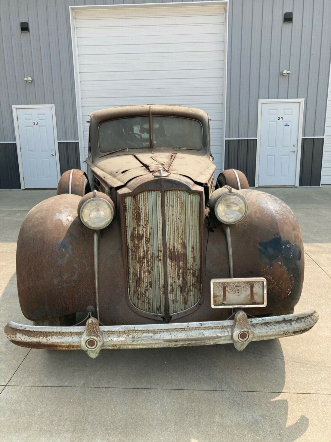 1938 Packard “Barn Find” 1938 V-12 1608 Limousine - photo 2