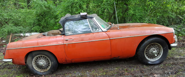 BARN FIND 1967 MGB Restoration Project Car with knock off wheels 1967 MG MGB