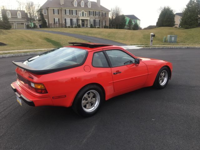 1984 Porsche 944 2 door coupe - photo 2