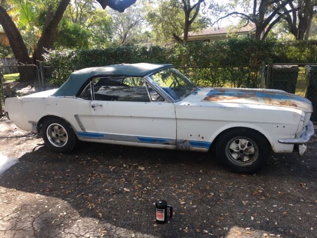 1965 Ford Mustang Convertible - photo 2