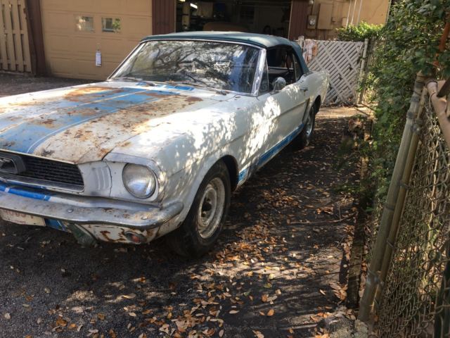1965 Ford Mustang Convertible - photo 3