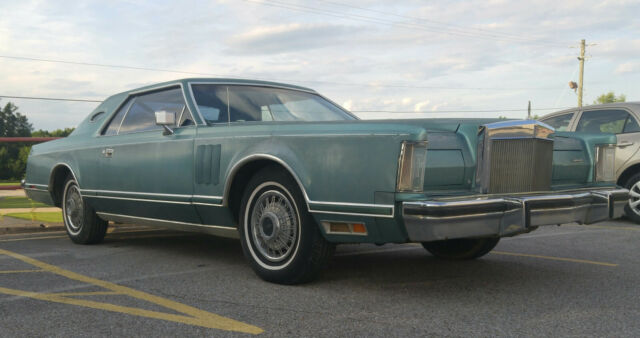 Barn find, from estate sale. No reserve 1979 Lincoln Continental mark V