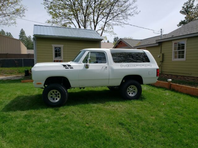 BARN FIND MOPAR CRATE 5.9L 360 REBUILT TRANS & TRF CASE 4x4 LIFTED NEW TIRES 1989 Dodge Ramcharger LE 4X4