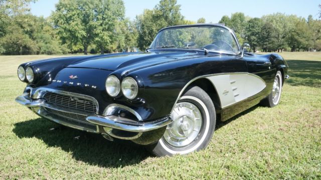 BARN FIND SMALL BLOCK 4 SPEED NEW PAINT ENGINE SHIELDING MAKE AN OFFER SAVE BIG 1961 Chevrolet Corvette ROADSTER