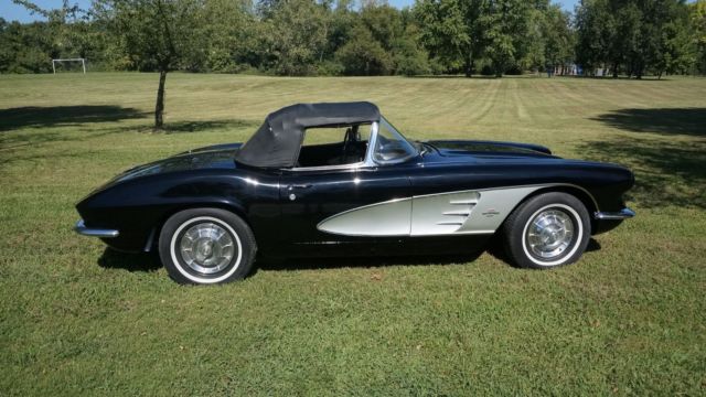 1961 Chevrolet Corvette ROADSTER - photo 10