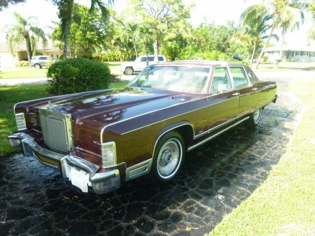 Beatiful original Lincoln Town car 1977 Lincoln Continental Continental