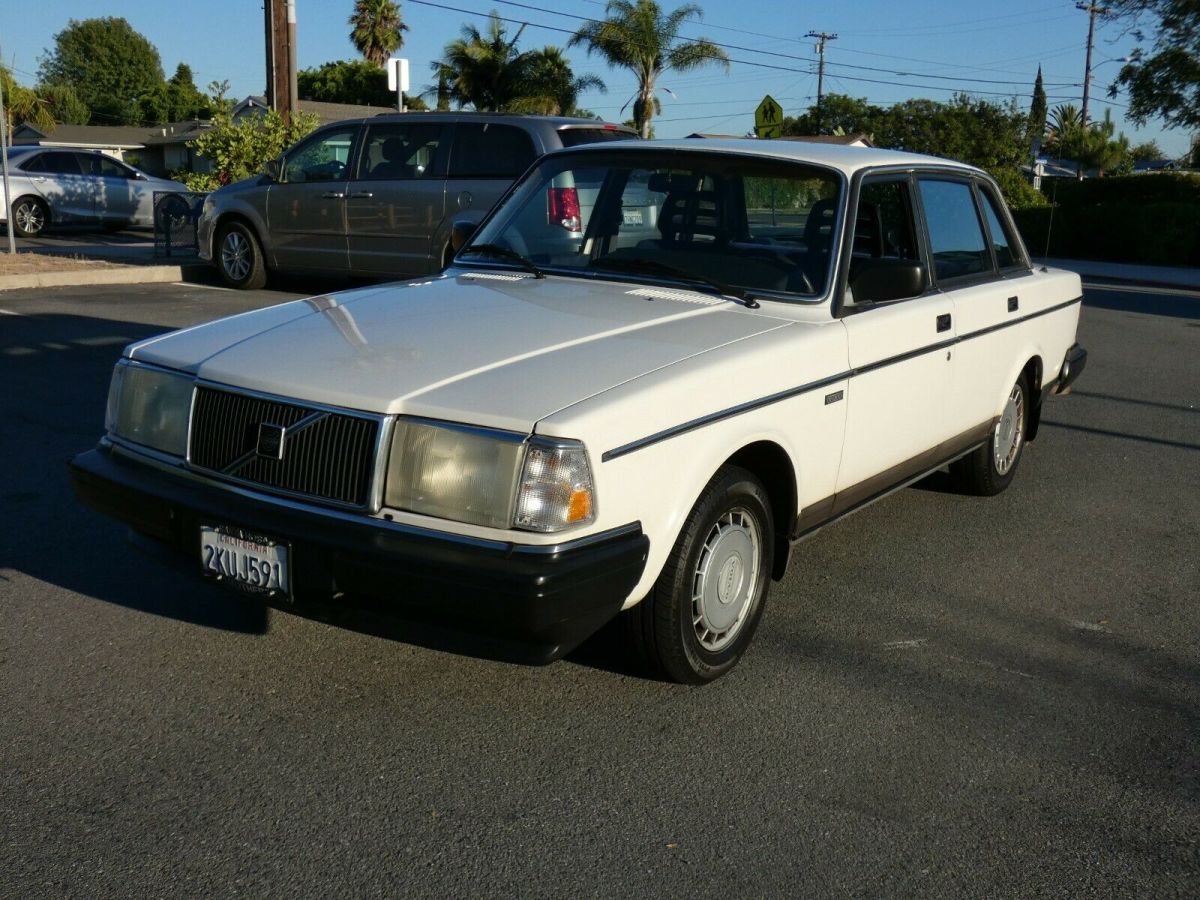 Beautiful "RUST FREE" 1988 VOLVO 240 DL 61,000 Original Miles, Great Condition! 1988 Volvo 240